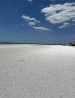 Close to Beach with Tennis Court and Pickleball - Blue Chair Breeze - Roelens - Fort Myers Beach - 6