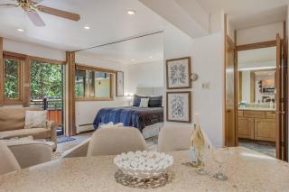 Laurelwood Condominiums 304 - 8