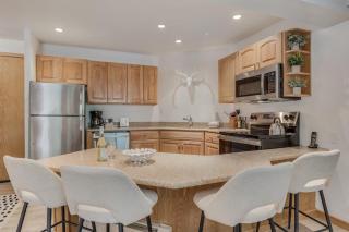 Laurelwood Condominiums 304 - 6