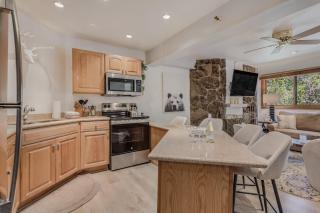 Laurelwood Condominiums 304 - 3