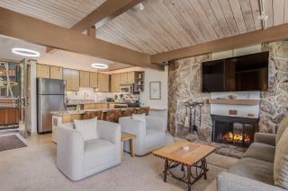 Laurelwood Condominiums 111 - 6