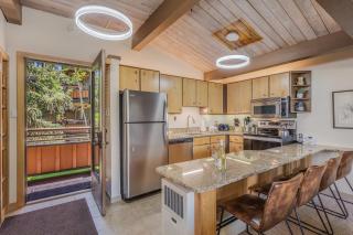 Laurelwood Condominiums 111 - 3