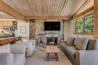 Laurelwood Condominiums 111 - 4