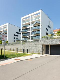 Contemporary apartment with garage parking - 8