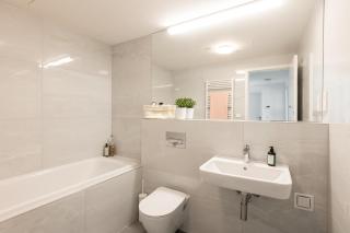 Contemporary apartment with garage parking - 1