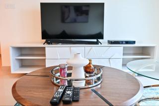 BLVD - Spacious 1BR Apartment in DIFC in Iconic Tower - 2