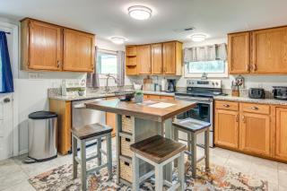 Private Hot Tub Cottage Near Hikes and Pigeon River - 8