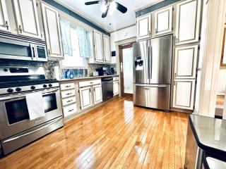 Close to the Falls Hot Tub Easy Checkout Parking - 8