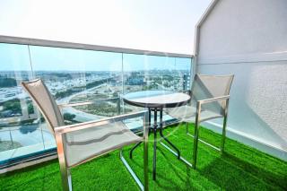 Holiday Boulevard - Modern Studio in JVT w High-End Gym & Pool - 8