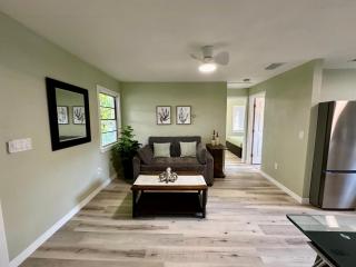 Historic District Retreat - Newly Renovated 2BR - 2