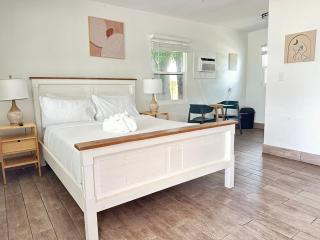 Beautiful Studio 1q Bed #j08 - Clearwater - 1