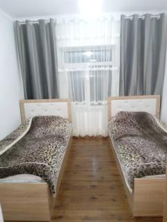 Hotel Zing - - 5