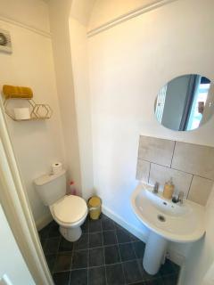 4-5 Bedroom House For Corporate Stays in Kettering - 2