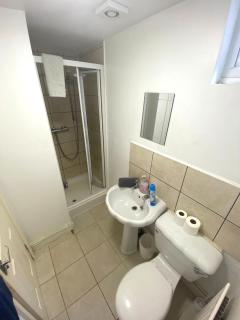 4-5 Bedroom House For Corporate Stays in Kettering - Kettering - 1