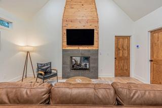 The Echo - Forest Romance with Sunken Hot Tub Underneath the Starlit Night - Broken Bow - 2