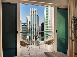 Stylish Lakefront Studio with King Bed and Pool - 1