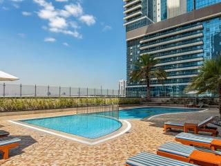 Stylish Lakefront Studio with King Bed and Pool - 8