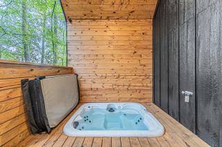 The Ash - Private Cabin with Hot Tub Oasis for Two in the Pines - Broken Bow - 9