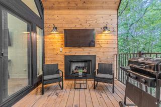 The Ash - Private Cabin with Hot Tub Oasis for Two in the Pines - Broken Bow - 7