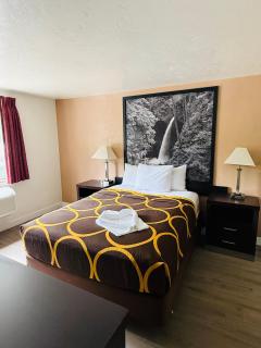 Super 8 by Wyndham Lacey Olympia Area - Lacey - 0