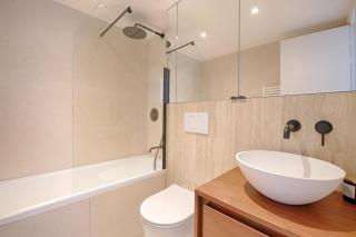 Louvre & Seine Luxury new 3BR Full AC By Melvane - 4