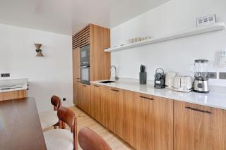 Louvre & Seine Luxury new 3BR Full AC By Melvane - 5