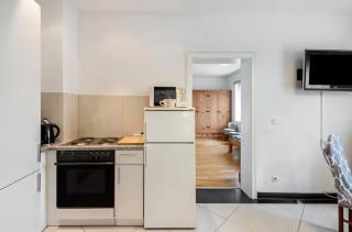 Ferienwohnung Creutzer in Leipzig Gottscheina, ideal auch für Monteure, kostenfreies, schnelles Wlan kostenfreies Parken, geräumiges Appartment mit 4 Einzelbetten, Komplettausstattung Küche, Bad mit Badewanne und Dusche Waschmaschine, Wäschetrockner - 2