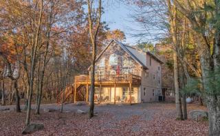 Game room, hot tub, minutes to skiing, sleeps 16, - Albrightsville - 1