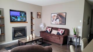 The King place, is a ROOM in a PRIVATE HOUSE, close to CTrain and Spruce Meadows Equestrian - Calgary - 7