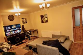 Elegant 3-Bedroom, Free parking, Garden, Pet Friendly, superfast Wi-Fi! - Sittingbourne - 8