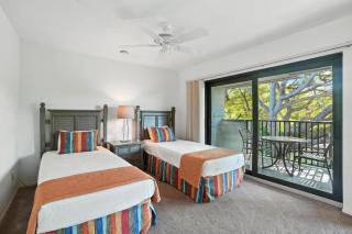 Resort Views and Close to Lobby - 7