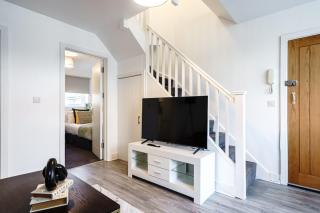 Modern Cozy 2-Bedroom Apartment with Netflix - Cardiff - 3