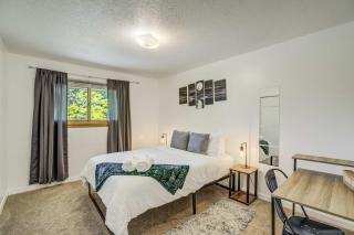 Alder Nest Cozy Retreat w Fire Pit & Workspace - 6