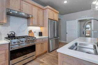Mayflower Lakeside Retreat - Cranmer - 5