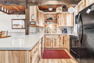 Ski Ranch Loft, Short Easy Walk to Slopes, 2 King Bedrooms And Loft - 9