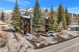 Ski Ranch Loft, Short Easy Walk to Slopes, 2 King Bedrooms And Loft - 7