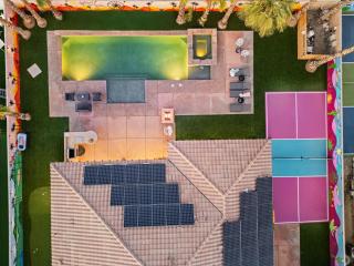 Luxurious Villa Living in Indio w Pool Spa - 6