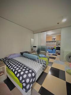 Condo with Pool View & Great Amenities Bangkok - - 1