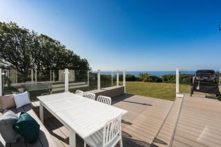 Cliff Top - Panoramic Sea Views with Spa & Hot Tub - 3