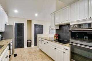 Outdoor Entertainment Area Spacious Midland Home! - Midland - 3