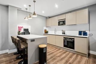 The Snowhill Residence - Opulent 5-Star Penthouse Suite in Birmingham City Centre - 1