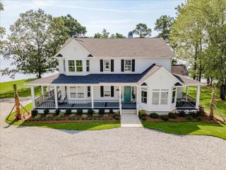 Family Ties Lakeside Retreat - Chapin - 0