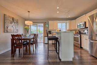 Walk to beach and downtown, private backyard, deck - Meaford - 4