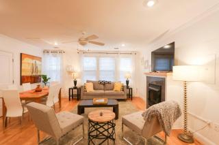 Modern 2-bed, 2-bath, 4 Min Walk To Northeastern - Boston - 0