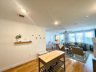 Modern 2-bed, 2-bath, 4 Min Walk To Northeastern - Boston - 9