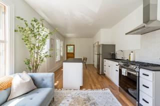 Stay Portland - The Tournesol Suite- Leisurely Strolls on NW 23rd - Portland - 9