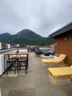 Stylish Three Bedroom Townhome - Squamish - 5