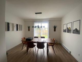 Stylish Three Bedroom Townhome - Squamish - 3