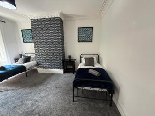 Coxon - 5 Bdrm 6 beds Perfect 4 contractor - Felling - 9