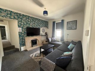 Coxon - 5 Bdrm 6 beds Perfect 4 contractor - Felling - 8